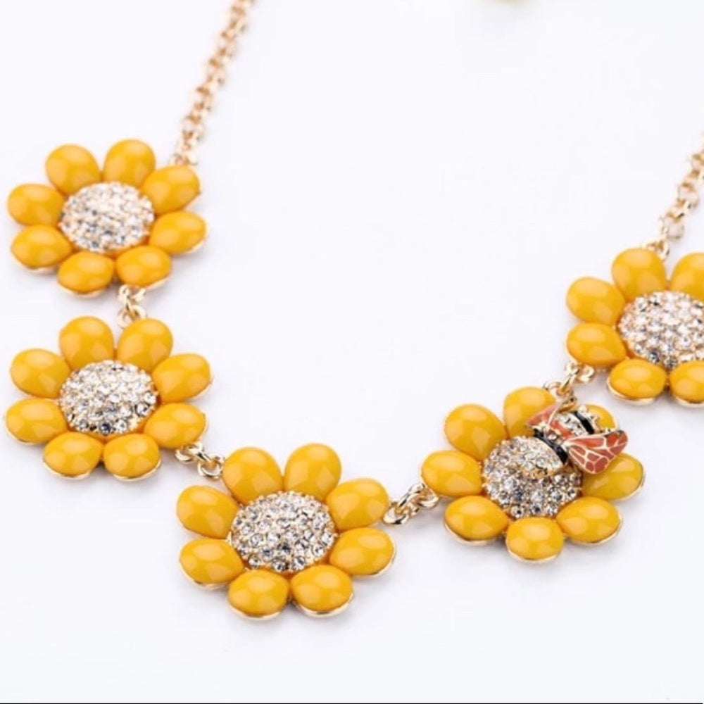 Swarovski Bee Happy Daisy Necklace New With Tags