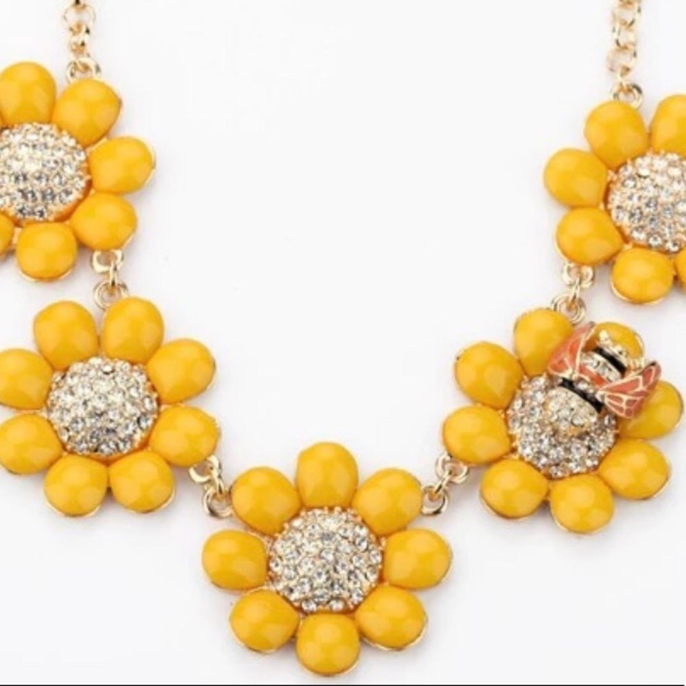Swarovski Bee Happy Daisy Necklace New With Tags